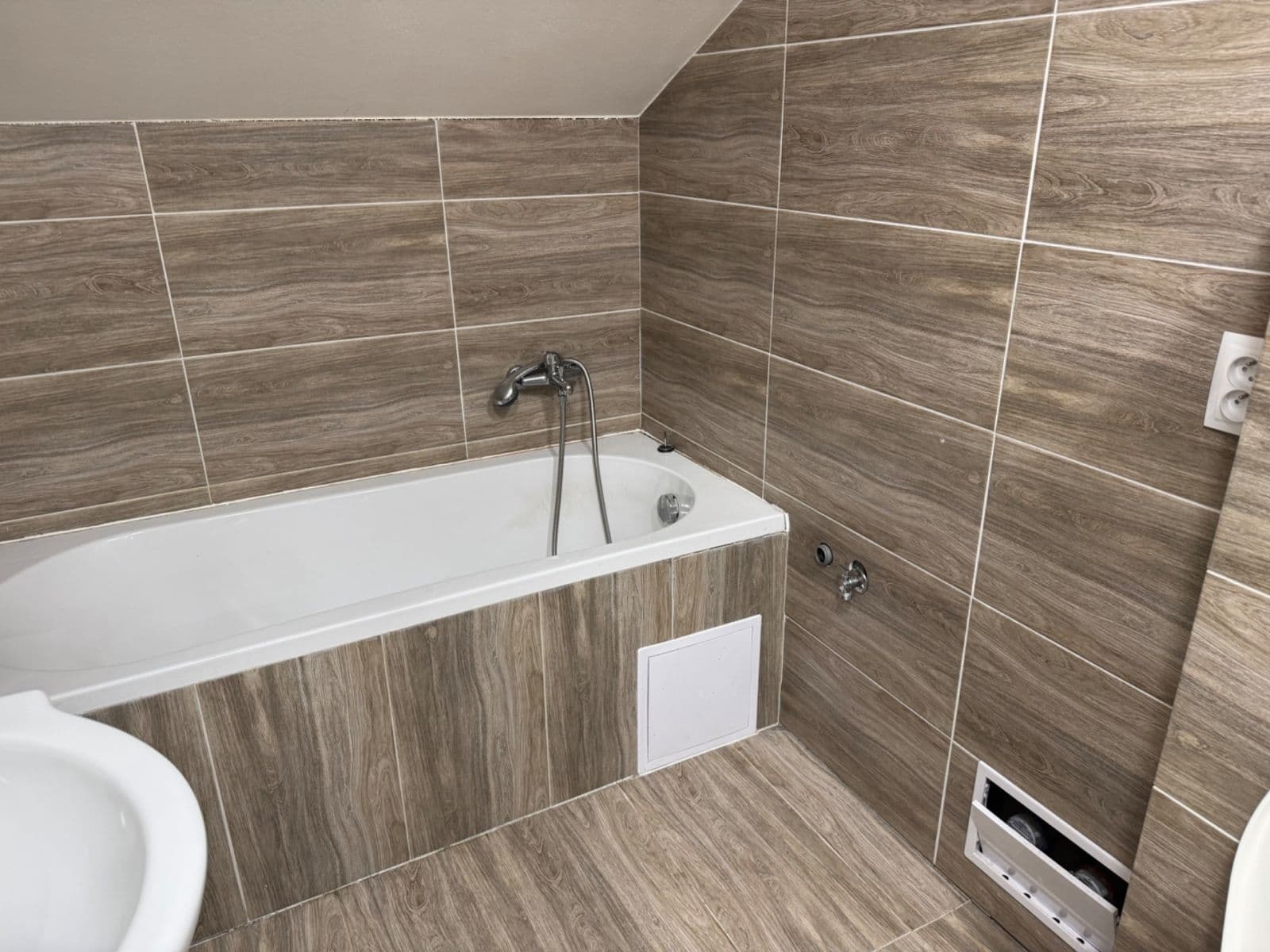 1 bedroom with open-plan kitchen flat to rent, 46 m², Práce, Děčín, Ústecký Region 1 bedroom with open-plan kitchen flat to rent, 46 m², Práce, Děčín, Ústecký Region