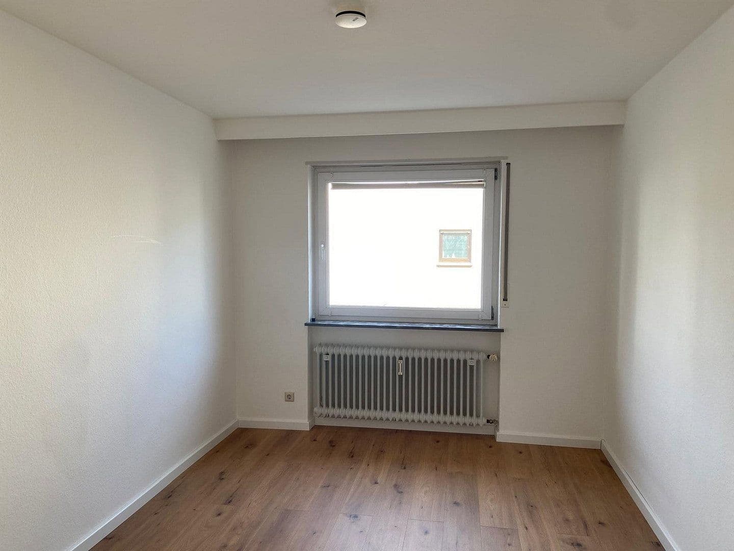 2 bedroom with open-plan kitchen flat to rent, 100 m², Hockenheim, Baden-Württemberg 2 bedroom with open-plan kitchen flat to rent, 100 m², Hockenheim, Baden-Württemberg