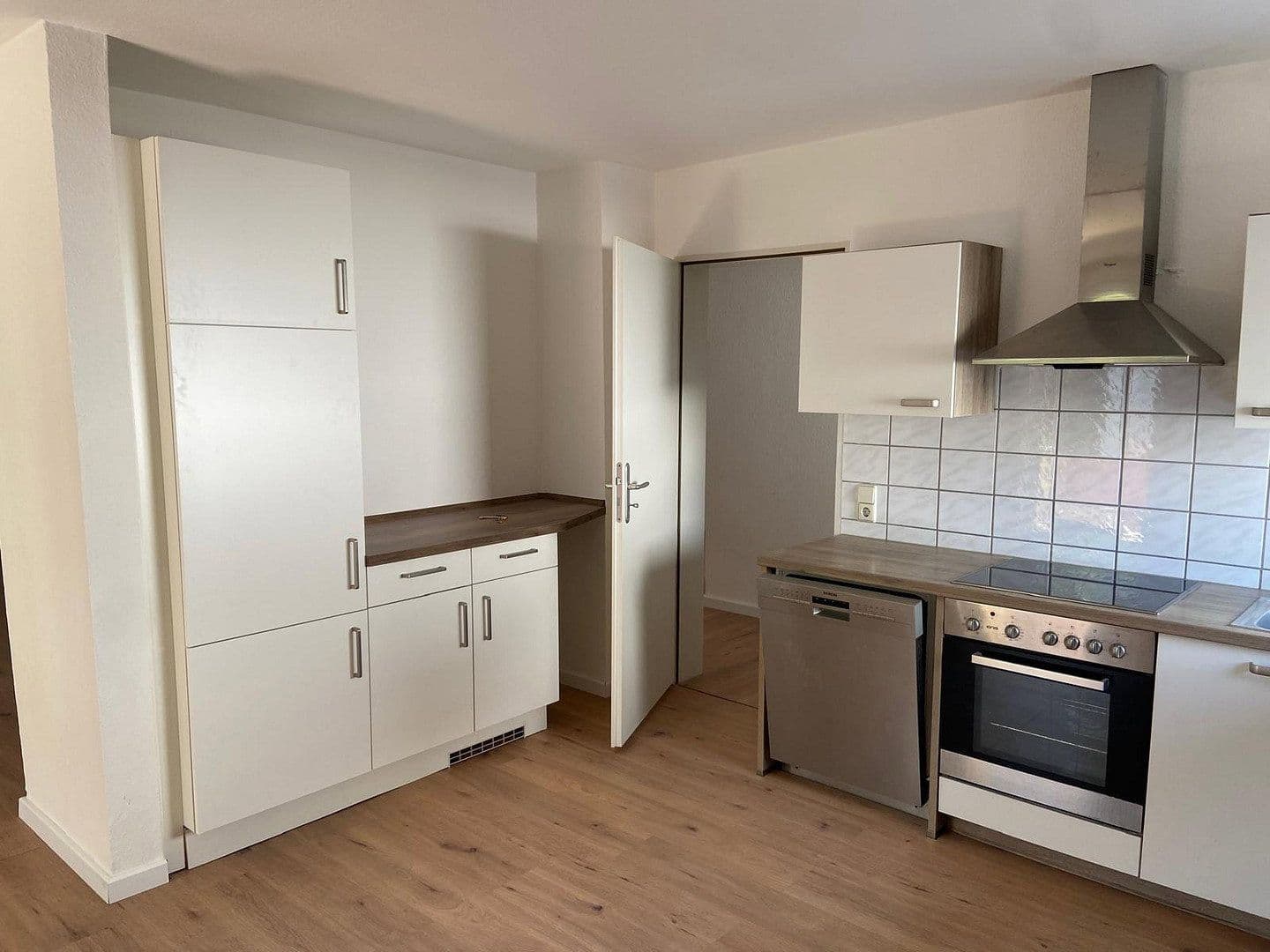 2 bedroom with open-plan kitchen flat to rent, 100 m², Hockenheim, Baden-Württemberg 2 bedroom with open-plan kitchen flat to rent, 100 m², Hockenheim, Baden-Württemberg