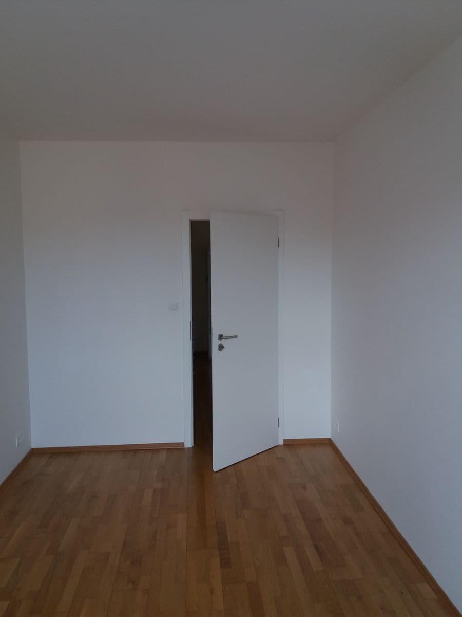 3 bedroom with open-plan kitchen flat to rent, 72 m², Božetická, Prague, Prague 3 bedroom with open-plan kitchen flat to rent, 72 m², Božetická, Prague, Prague