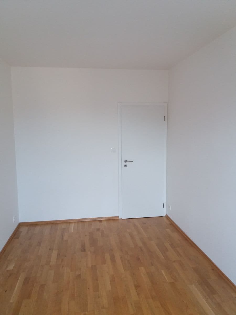 3 bedroom with open-plan kitchen flat to rent, 72 m², Božetická, Prague, Prague 3 bedroom with open-plan kitchen flat to rent, 72 m², Božetická, Prague, Prague