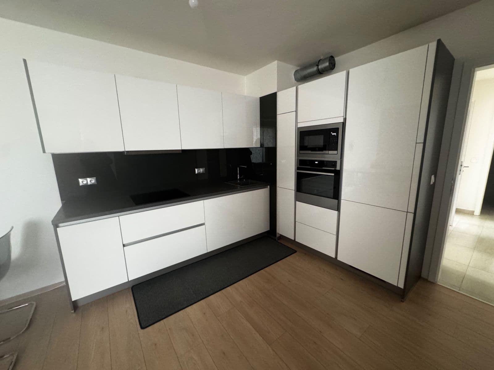 2 bedroom with open-plan kitchen flat to rent, 77 m², Strnadových, Prague, Prague 2 bedroom with open-plan kitchen flat to rent, 77 m², Strnadových, Prague, Prague