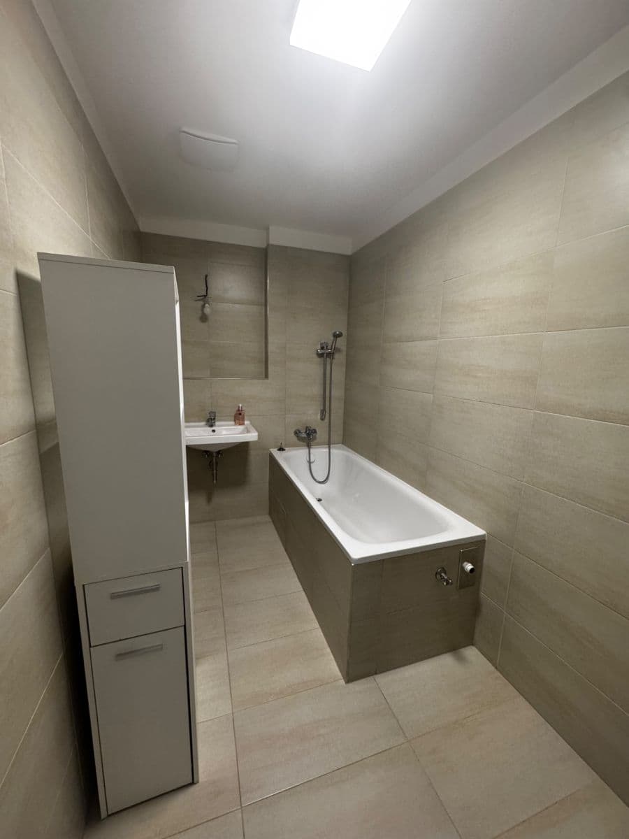 2 bedroom with open-plan kitchen flat to rent, 77 m², Strnadových, Prague, Prague 2 bedroom with open-plan kitchen flat to rent, 77 m², Strnadových, Prague, Prague