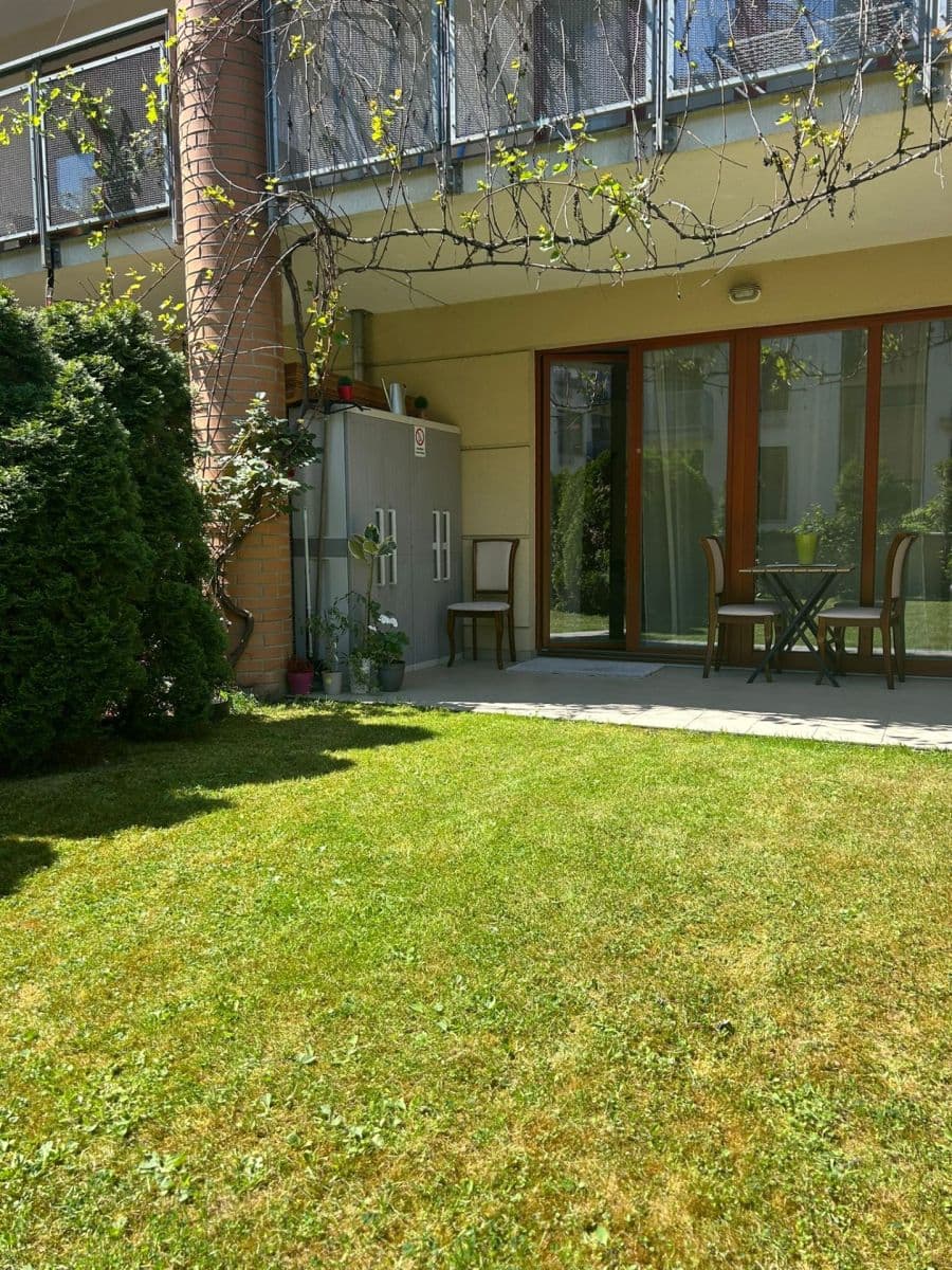1 bedroom with open-plan kitchen flat to rent, 62 m², Lindleyova, Prague, Prague 1 bedroom with open-plan kitchen flat to rent, 62 m², Lindleyova, Prague, Prague