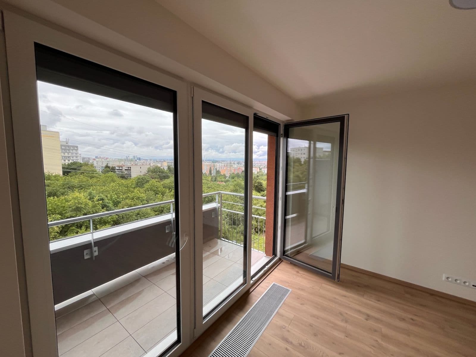 1 bedroom with open-plan kitchen flat to rent, 59 m², Drahňovická, Prague, Prague 1 bedroom with open-plan kitchen flat to rent, 59 m², Drahňovická, Prague, Prague