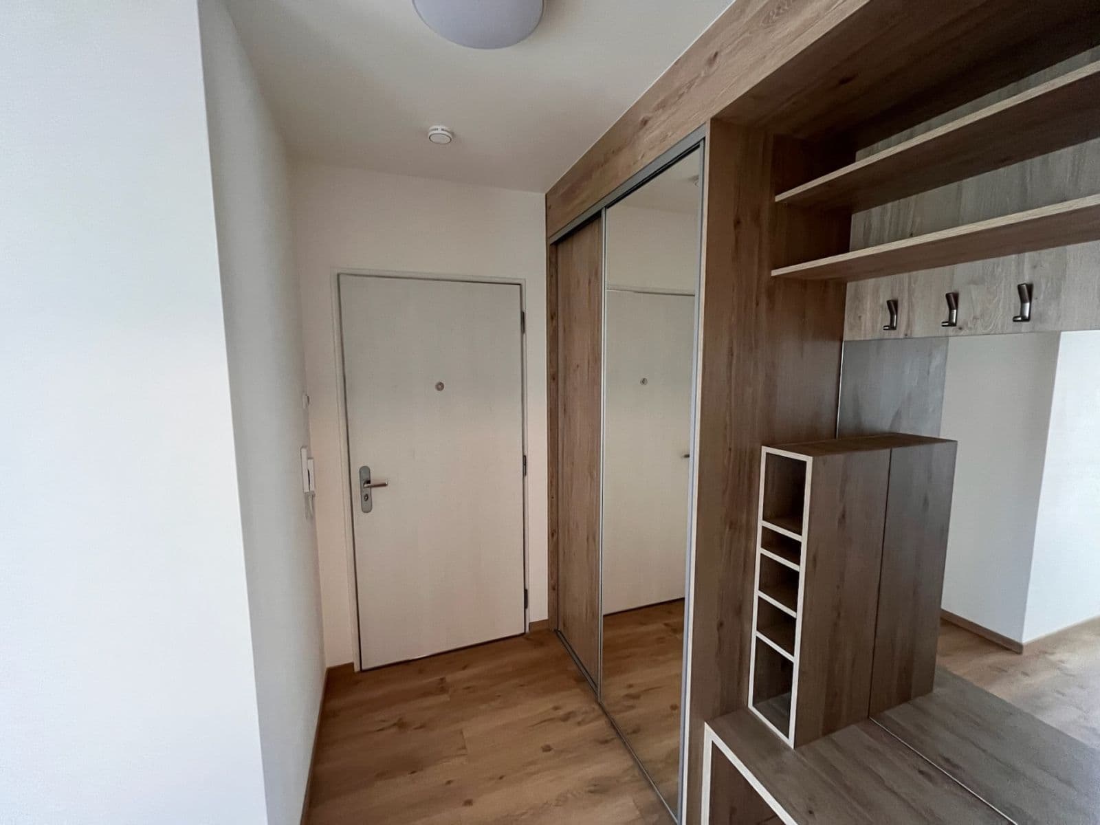 1 bedroom with open-plan kitchen flat to rent, 59 m², Drahňovická, Prague, Prague 1 bedroom with open-plan kitchen flat to rent, 59 m², Drahňovická, Prague, Prague