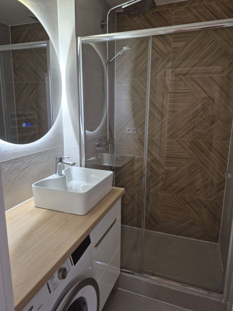 1 bedroom with open-plan kitchen flat to rent, 46 m², Milánská, Prague, Prague 1 bedroom with open-plan kitchen flat to rent, 46 m², Milánská, Prague, Prague