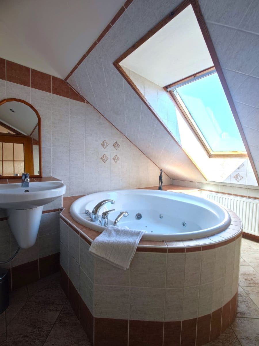 4 bedroom with open-plan kitchen flat to rent, 146 m², Sulova, Prague, Prague 4 bedroom with open-plan kitchen flat to rent, 146 m², Sulova, Prague, Prague