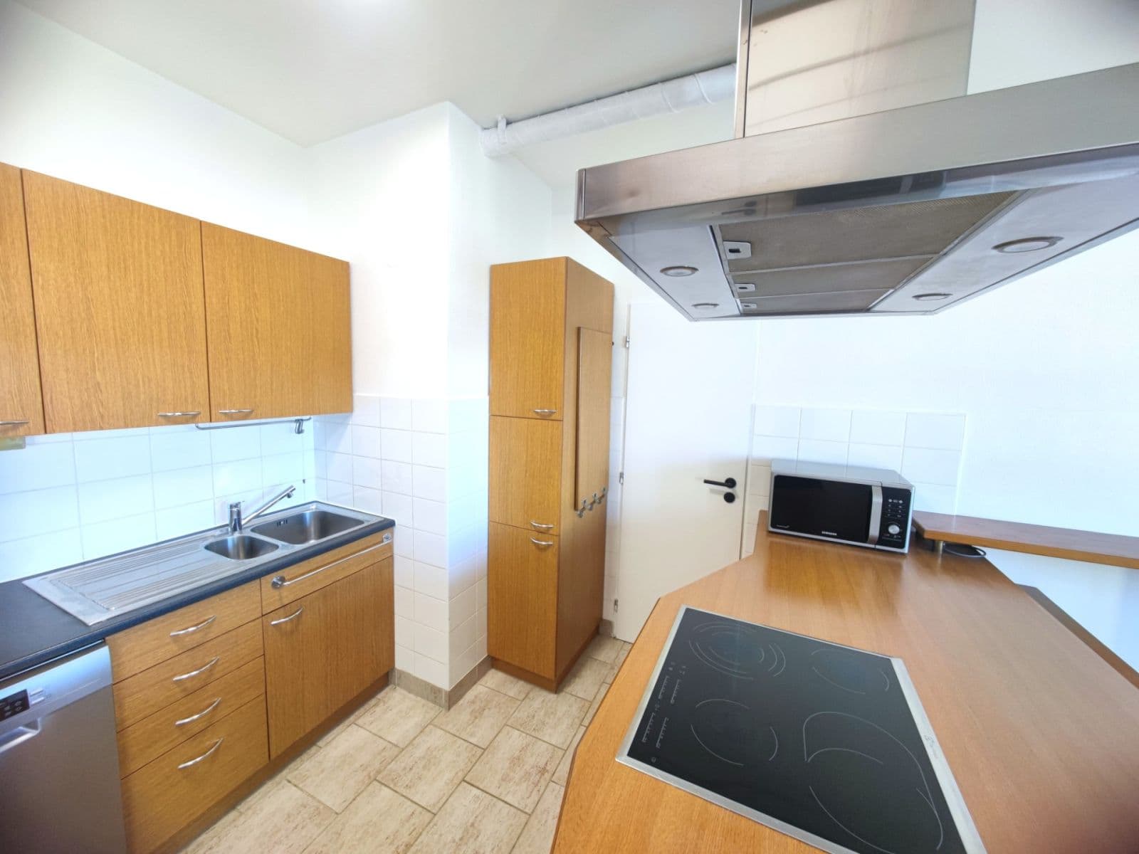4 bedroom with open-plan kitchen flat to rent, 146 m², Sulova, Prague, Prague 4 bedroom with open-plan kitchen flat to rent, 146 m², Sulova, Prague, Prague