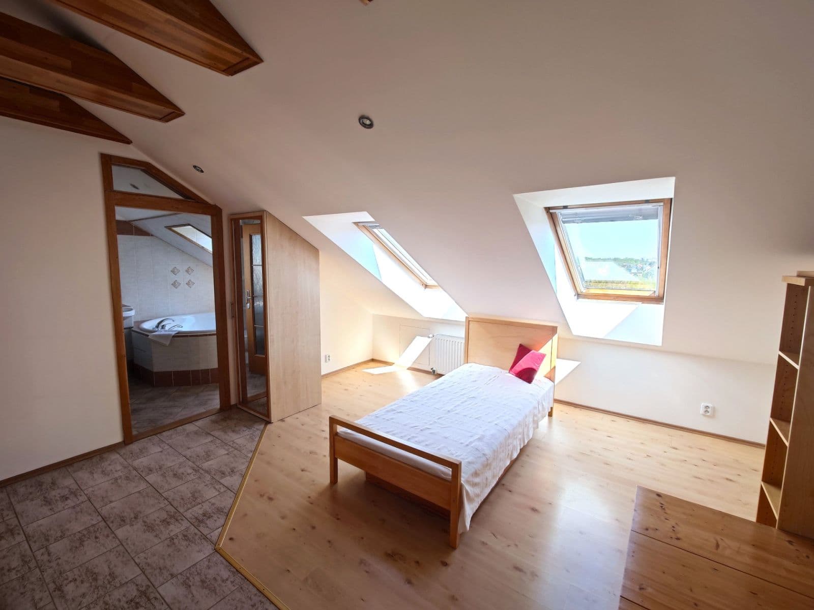 4 bedroom with open-plan kitchen flat to rent, 146 m², Sulova, Prague, Prague 4 bedroom with open-plan kitchen flat to rent, 146 m², Sulova, Prague, Prague
