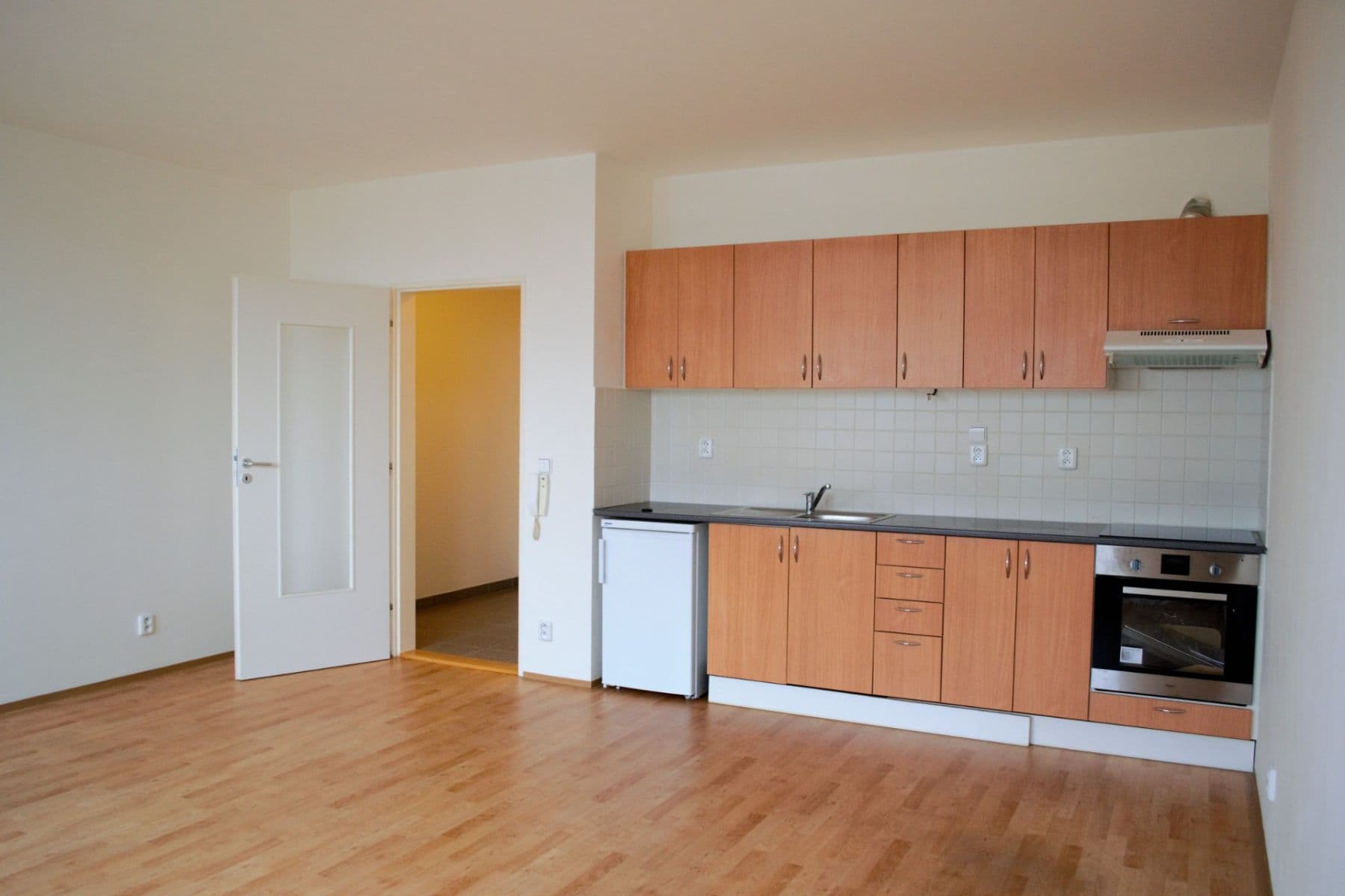 Studio flat to rent, 35 m², Sluneční náměstí, Prague, Prague Studio flat to rent, 35 m², Sluneční náměstí, Prague, Prague