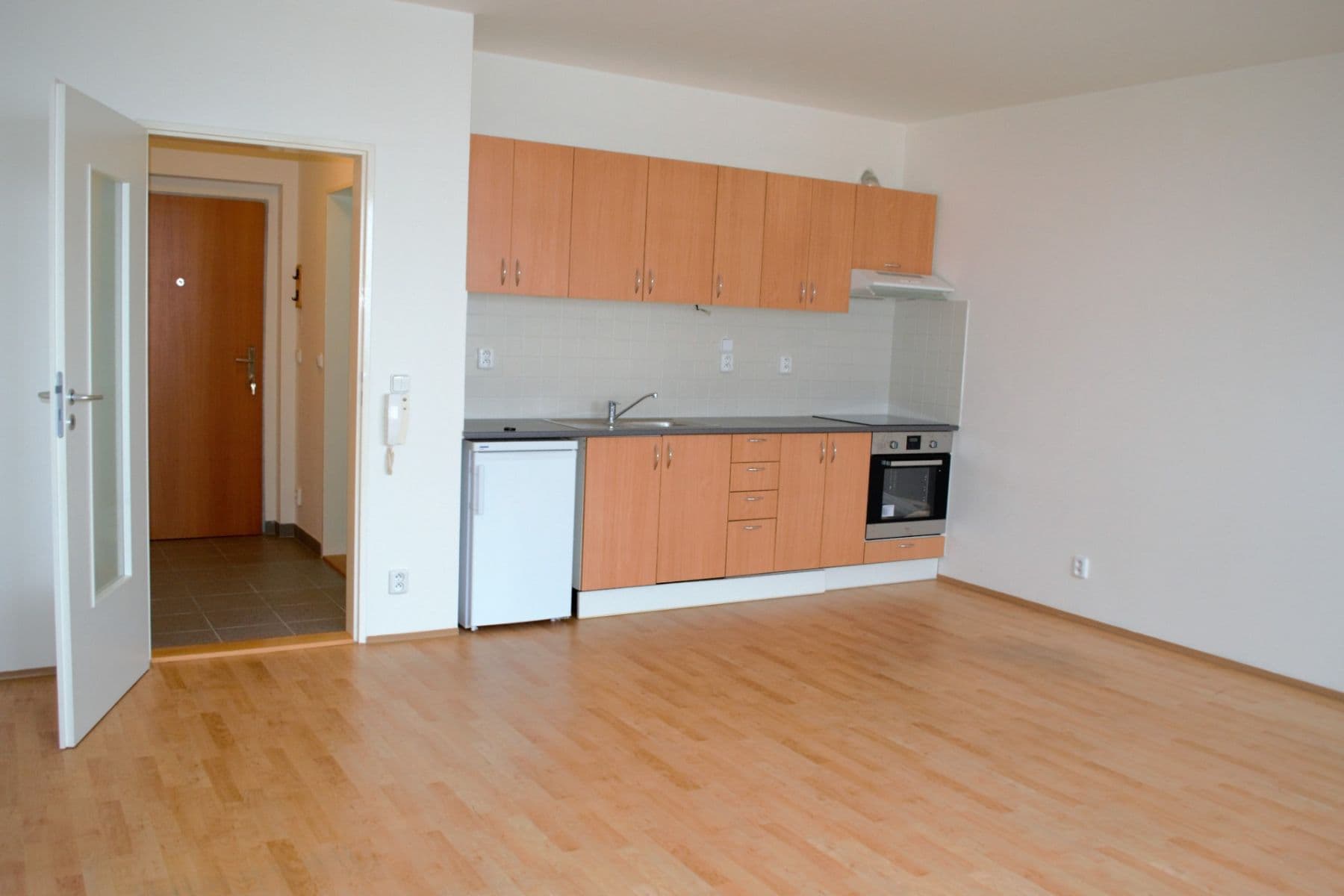 Studio flat to rent, 35 m², Sluneční náměstí, Prague, Prague Studio flat to rent, 35 m², Sluneční náměstí, Prague, Prague
