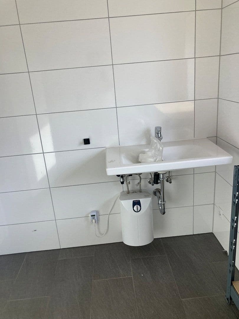 non-residential property for sale, 2,400 m², Carl-Zeiss-Straße 16, Alsdorf, North Rhine-Westphalia non-residential property for sale, 2,400 m², Carl-Zeiss-Straße 16, Alsdorf, North Rhine-Westphalia