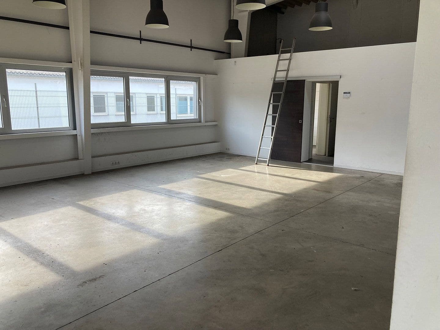 non-residential property for sale, 2,400 m², Carl-Zeiss-Straße 16, Alsdorf, North Rhine-Westphalia non-residential property for sale, 2,400 m², Carl-Zeiss-Straße 16, Alsdorf, North Rhine-Westphalia