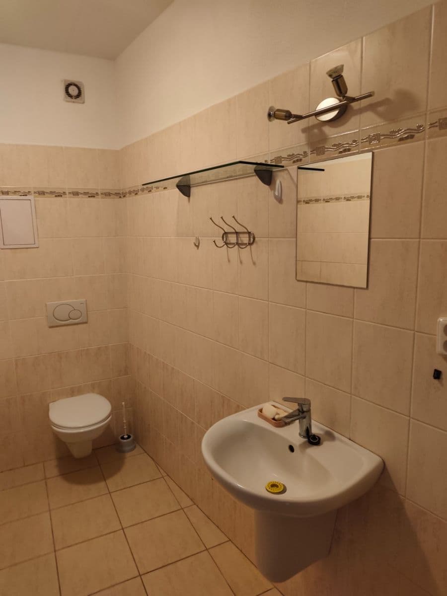 Studio flat to rent, 36 m², Resselovo náměstí, Chrudim, Pardubický Region Studio flat to rent, 36 m², Resselovo náměstí, Chrudim, Pardubický Region