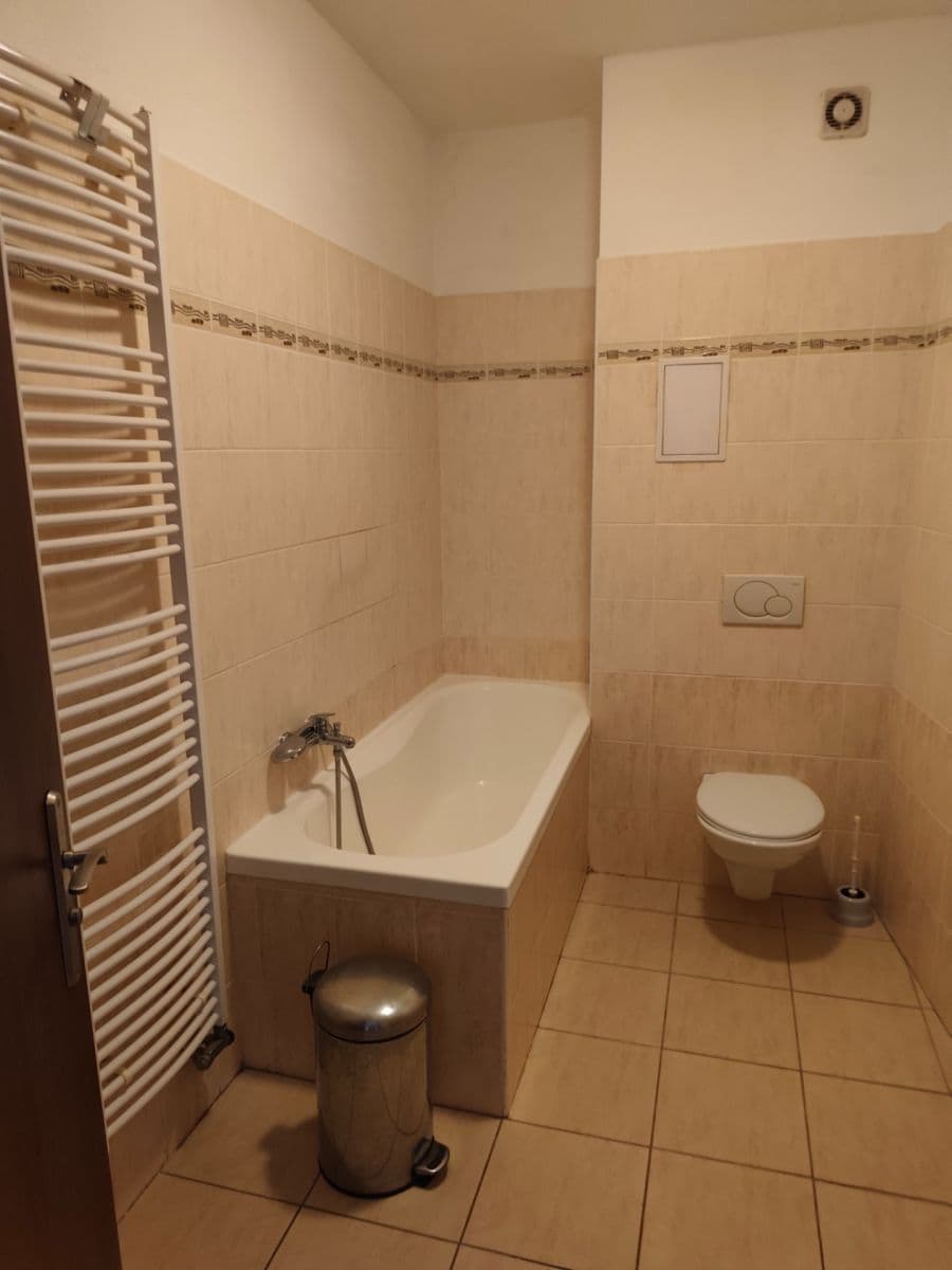 Studio flat to rent, 36 m², Resselovo náměstí, Chrudim, Pardubický Region Studio flat to rent, 36 m², Resselovo náměstí, Chrudim, Pardubický Region