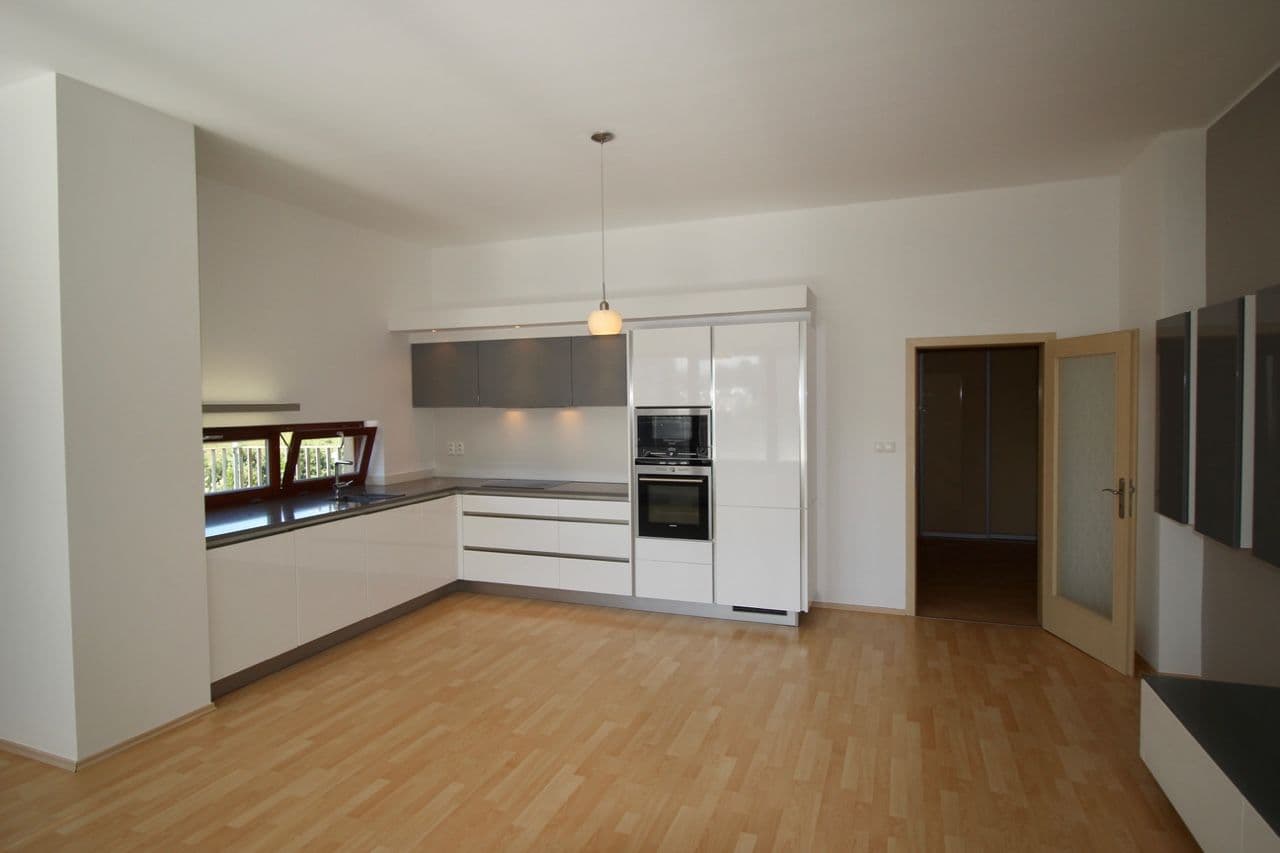 2 bedroom with open-plan kitchen flat to rent, 139 m², Laudonova, Prague, Prague 2 bedroom with open-plan kitchen flat to rent, 139 m², Laudonova, Prague, Prague