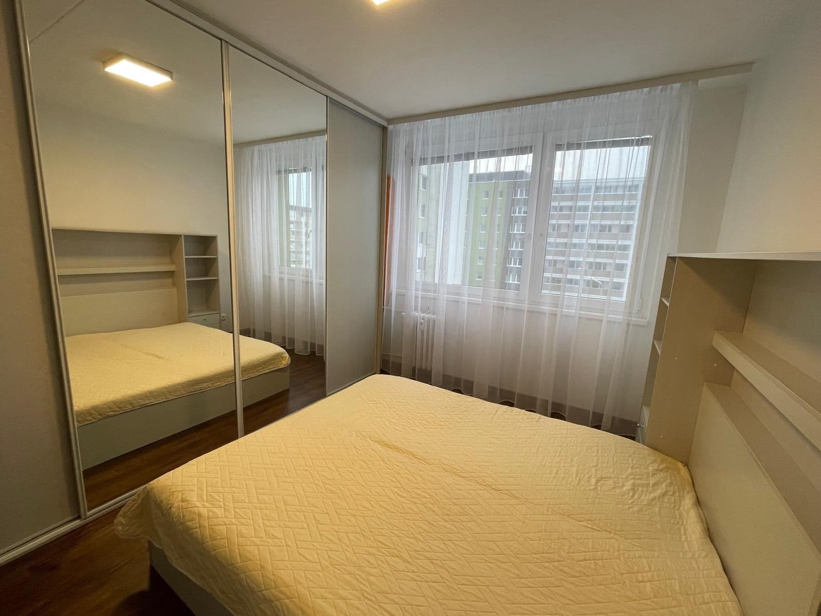 2 bedroom with open-plan kitchen flat to rent, 82 m², Jeseniova, Prague, Prague 2 bedroom with open-plan kitchen flat to rent, 82 m², Jeseniova, Prague, Prague