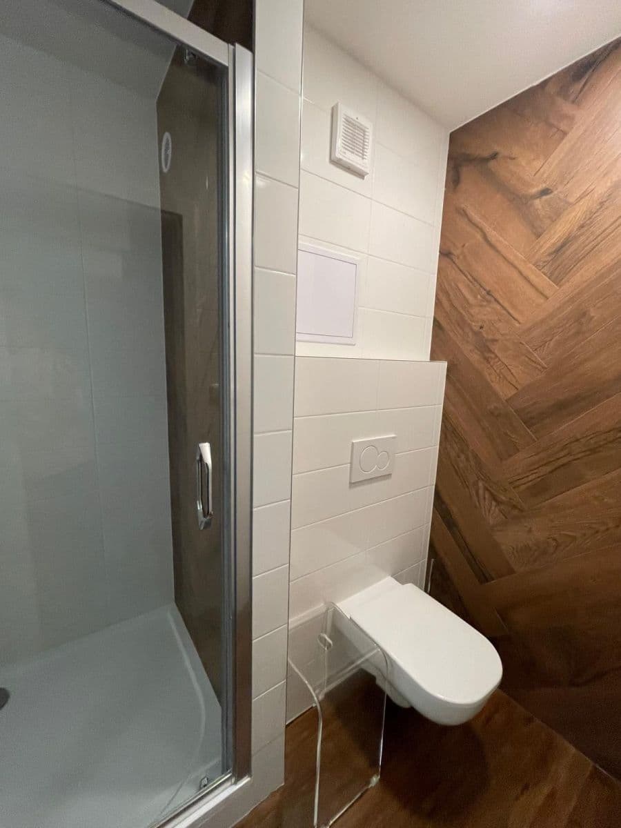 2 bedroom with open-plan kitchen flat to rent, 82 m², Jeseniova, Prague, Prague 2 bedroom with open-plan kitchen flat to rent, 82 m², Jeseniova, Prague, Prague