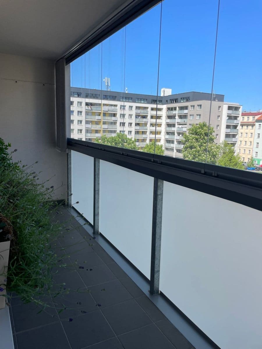 2 bedroom with open-plan kitchen flat to rent, 82 m², Jeseniova, Prague, Prague 2 bedroom with open-plan kitchen flat to rent, 82 m², Jeseniova, Prague, Prague