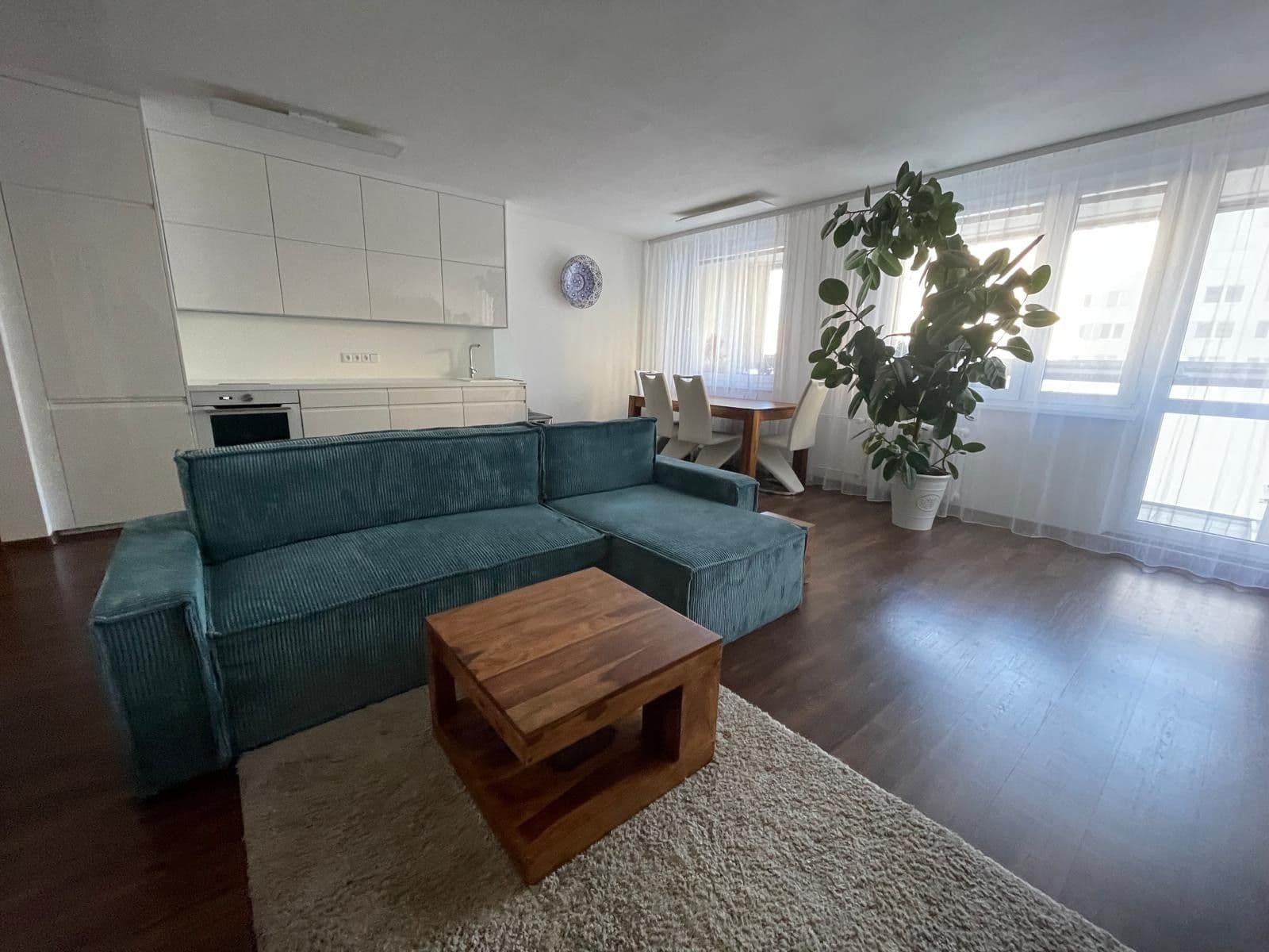 2 bedroom with open-plan kitchen flat to rent, 82 m², Jeseniova, Prague, Prague 2 bedroom with open-plan kitchen flat to rent, 82 m², Jeseniova, Prague, Prague