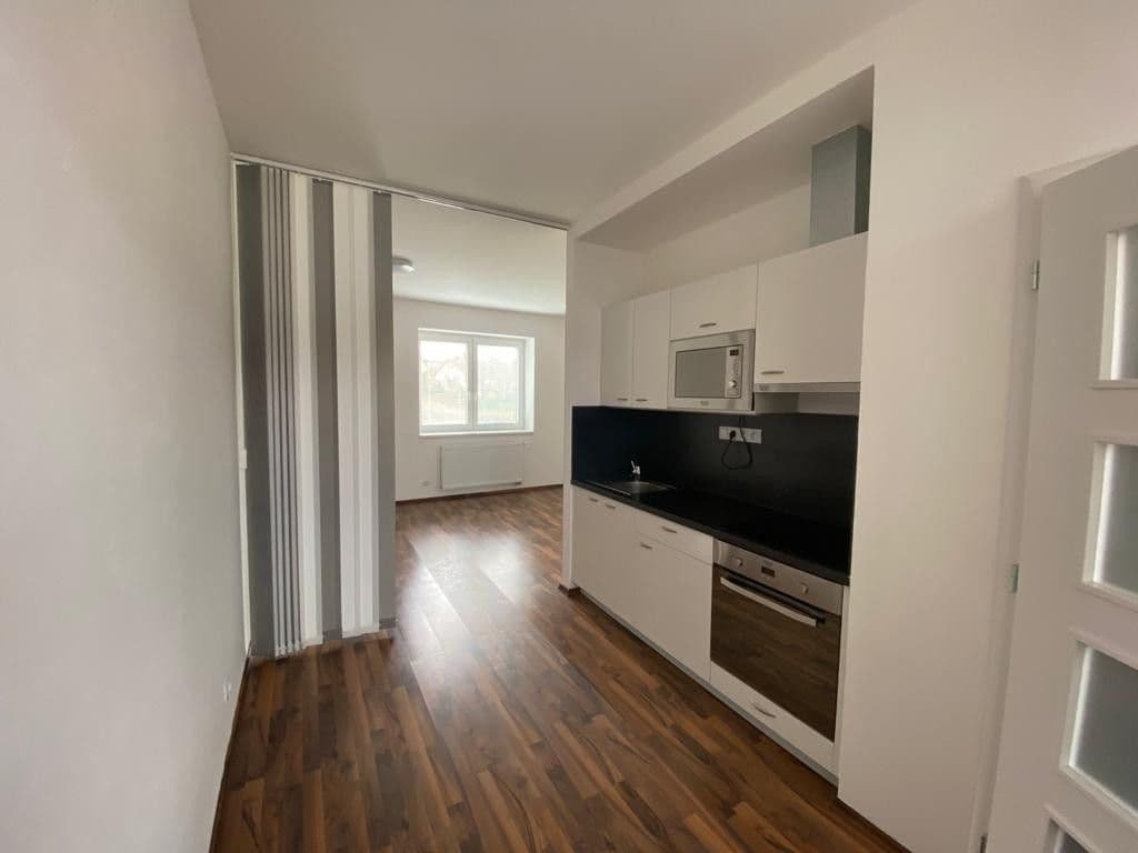 Studio flat to rent, 36 m², Masarykovo náměstí, Mnichovice, Středočeský Region Studio flat to rent, 36 m², Masarykovo náměstí, Mnichovice, Středočeský Region