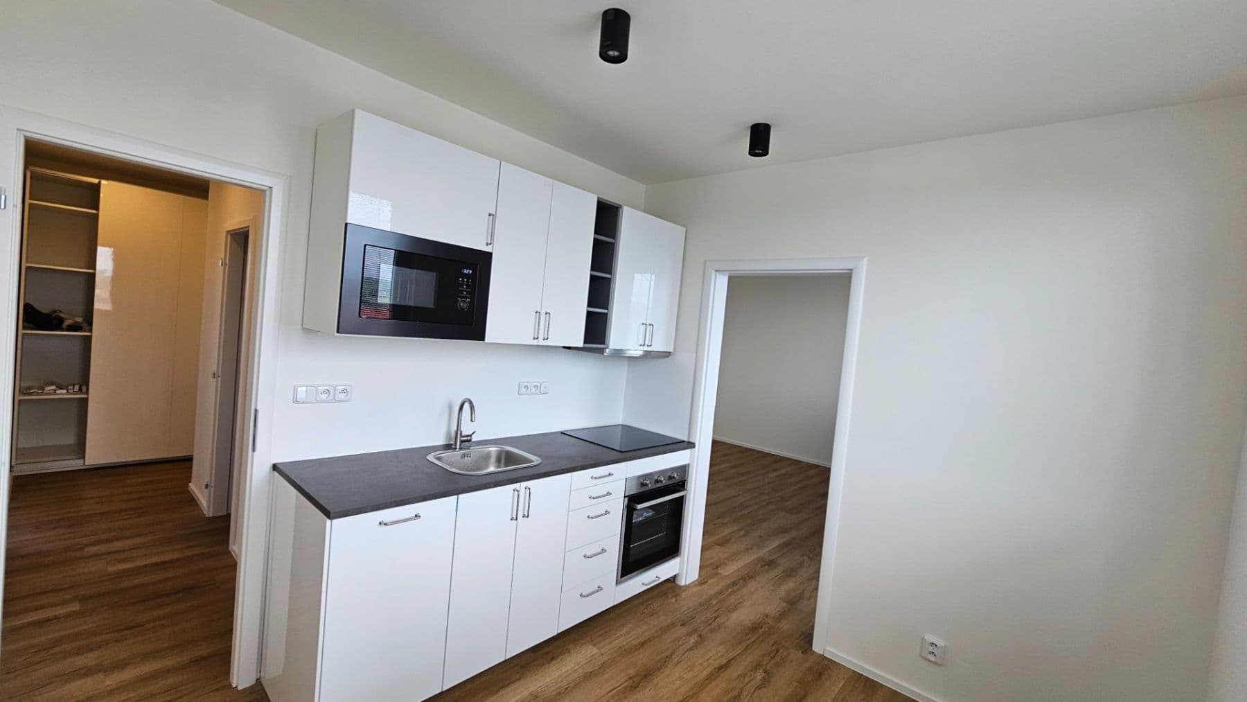 2 bedroom with open-plan kitchen flat to rent, 74 m², Lamačova, Prague, Prague 2 bedroom with open-plan kitchen flat to rent, 74 m², Lamačova, Prague, Prague