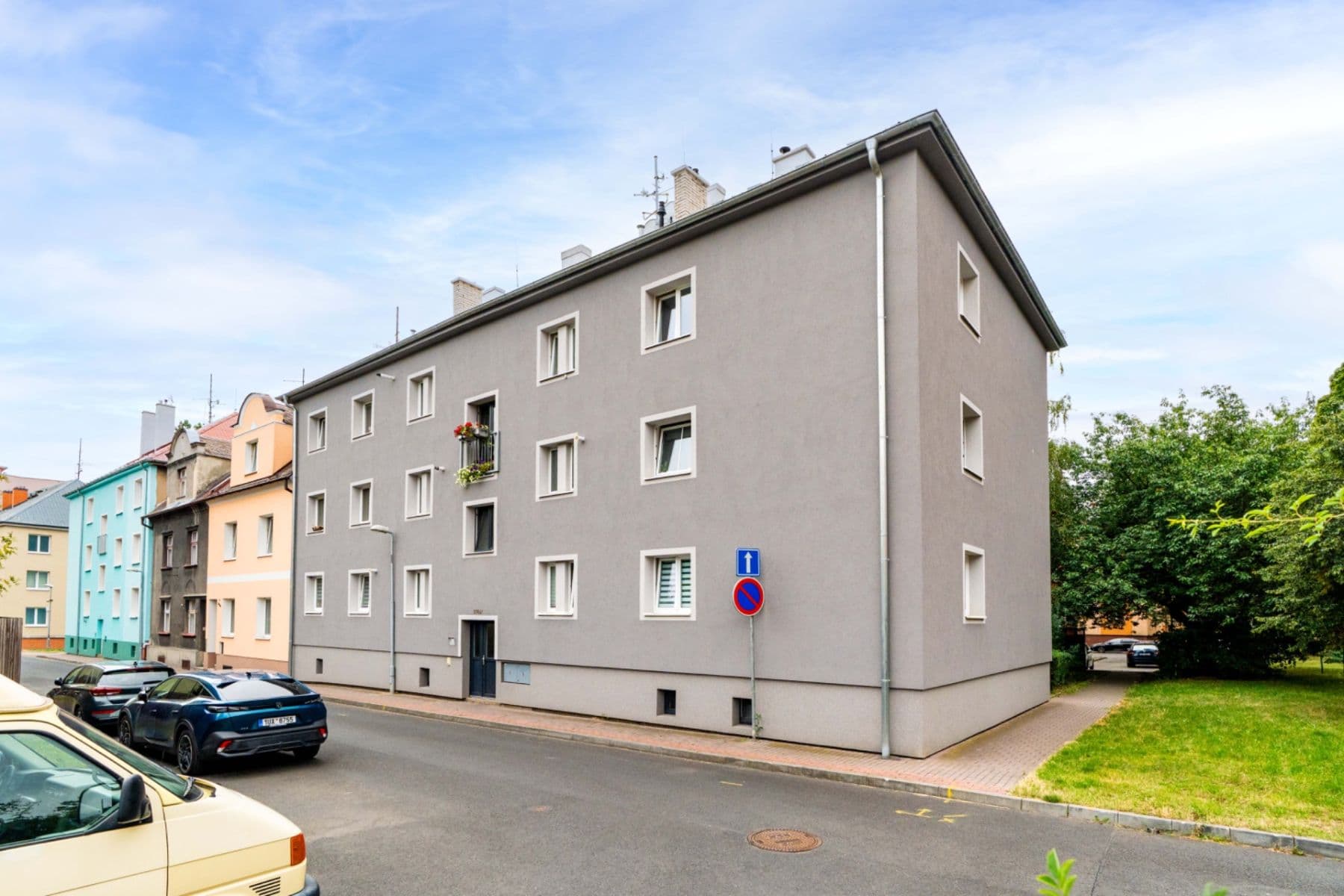 3 bedroom with open-plan kitchen flat for sale, 96 m², Grégrova, Chomutov, Ústecký Region 3 bedroom with open-plan kitchen flat for sale, 96 m², Grégrova, Chomutov, Ústecký Region