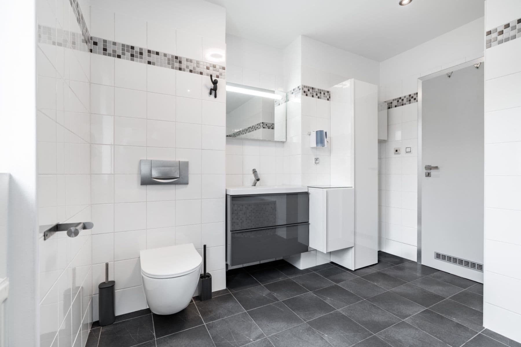 3 bedroom with open-plan kitchen flat for sale, 96 m², Grégrova, Chomutov, Ústecký Region 3 bedroom with open-plan kitchen flat for sale, 96 m², Grégrova, Chomutov, Ústecký Region