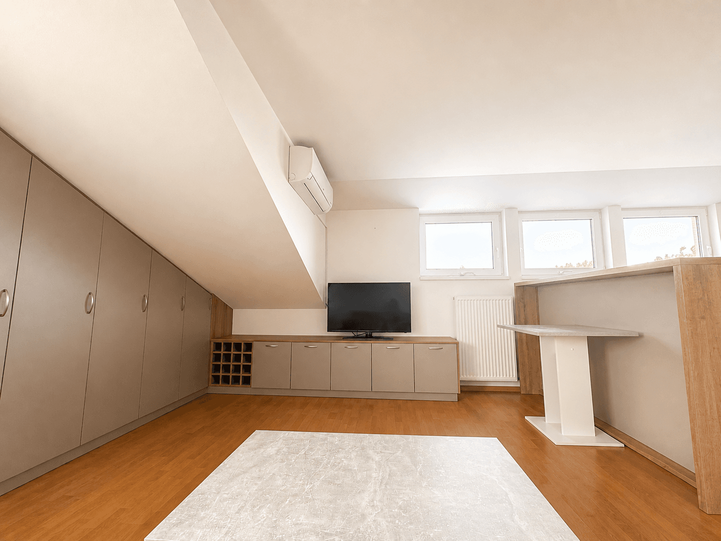 1 bedroom with open-plan kitchen flat to rent, 47 m², Unhošťská, Hostivice, Středočeský Region 1 bedroom with open-plan kitchen flat to rent, 47 m², Unhošťská, Hostivice, Středočeský Region