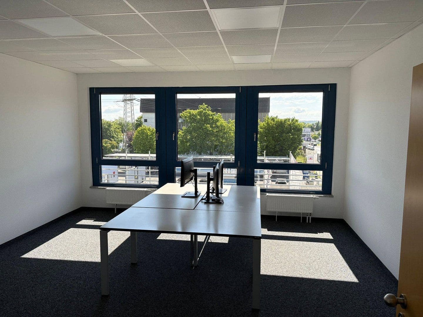 office to rent, 50 m², Berner Str. 71, Frankfurt - Nieder-Eschbach, Hesse office to rent, 50 m², Berner Str. 71, Frankfurt - Nieder-Eschbach, Hesse