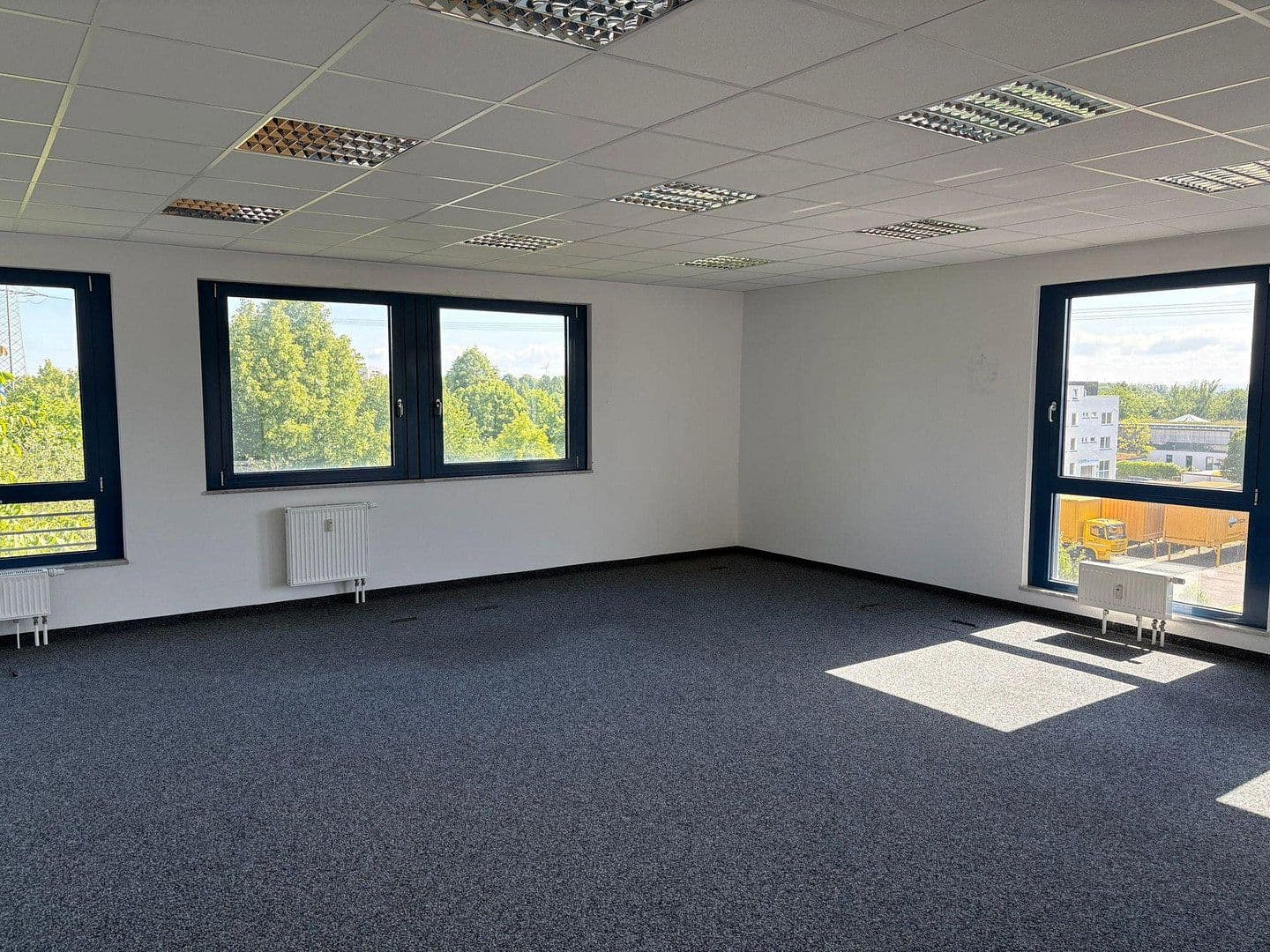 office to rent, 50 m², Berner Str. 71, Frankfurt - Nieder-Eschbach, Hesse office to rent, 50 m², Berner Str. 71, Frankfurt - Nieder-Eschbach, Hesse