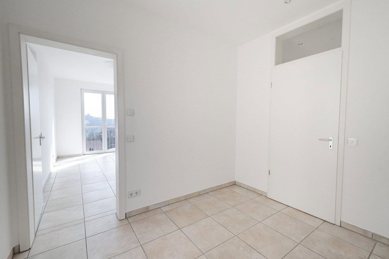 4 bedroom with open-plan kitchen flat to rent, 149 m², Tübingen, Baden-Württemberg 4 bedroom with open-plan kitchen flat to rent, 149 m², Tübingen, Baden-Württemberg