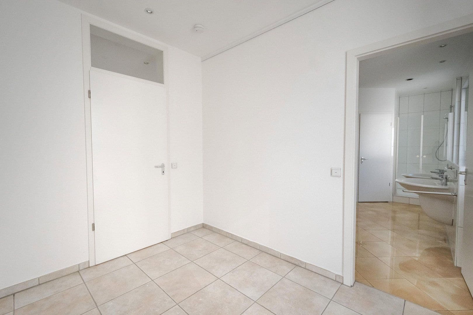 4 bedroom with open-plan kitchen flat to rent, 149 m², Tübingen, Baden-Württemberg 4 bedroom with open-plan kitchen flat to rent, 149 m², Tübingen, Baden-Württemberg