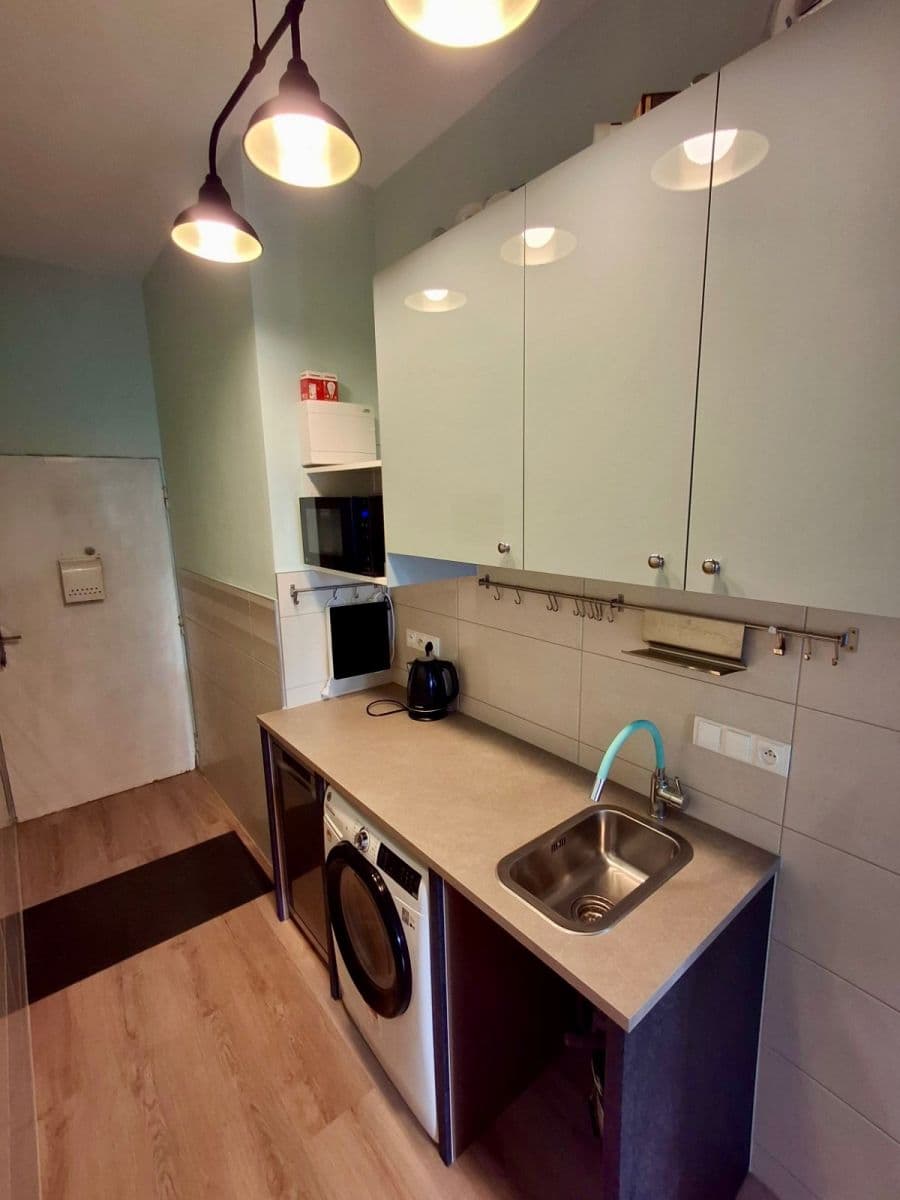Studio flat to rent, 24 m², V Horní Stromce, Prague, Prague Studio flat to rent, 24 m², V Horní Stromce, Prague, Prague
