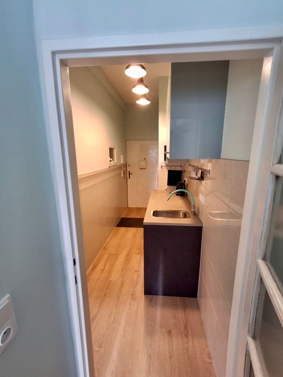 Studio flat to rent, 24 m², V Horní Stromce, Prague, Prague Studio flat to rent, 24 m², V Horní Stromce, Prague, Prague