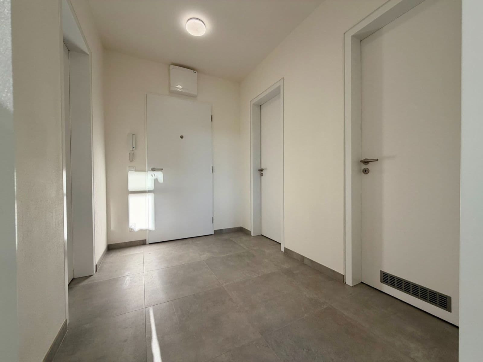 1 bedroom with open-plan kitchen flat to rent, 57 m², Malešická, Prague, Prague 1 bedroom with open-plan kitchen flat to rent, 57 m², Malešická, Prague, Prague