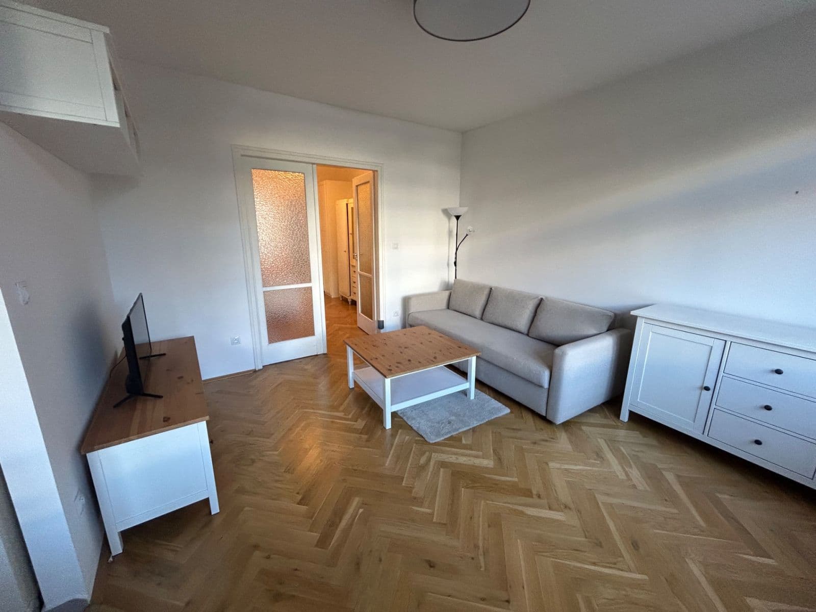 1 bedroom with open-plan kitchen flat to rent, 64 m², Stroupežnického, Prague, Prague 1 bedroom with open-plan kitchen flat to rent, 64 m², Stroupežnického, Prague, Prague