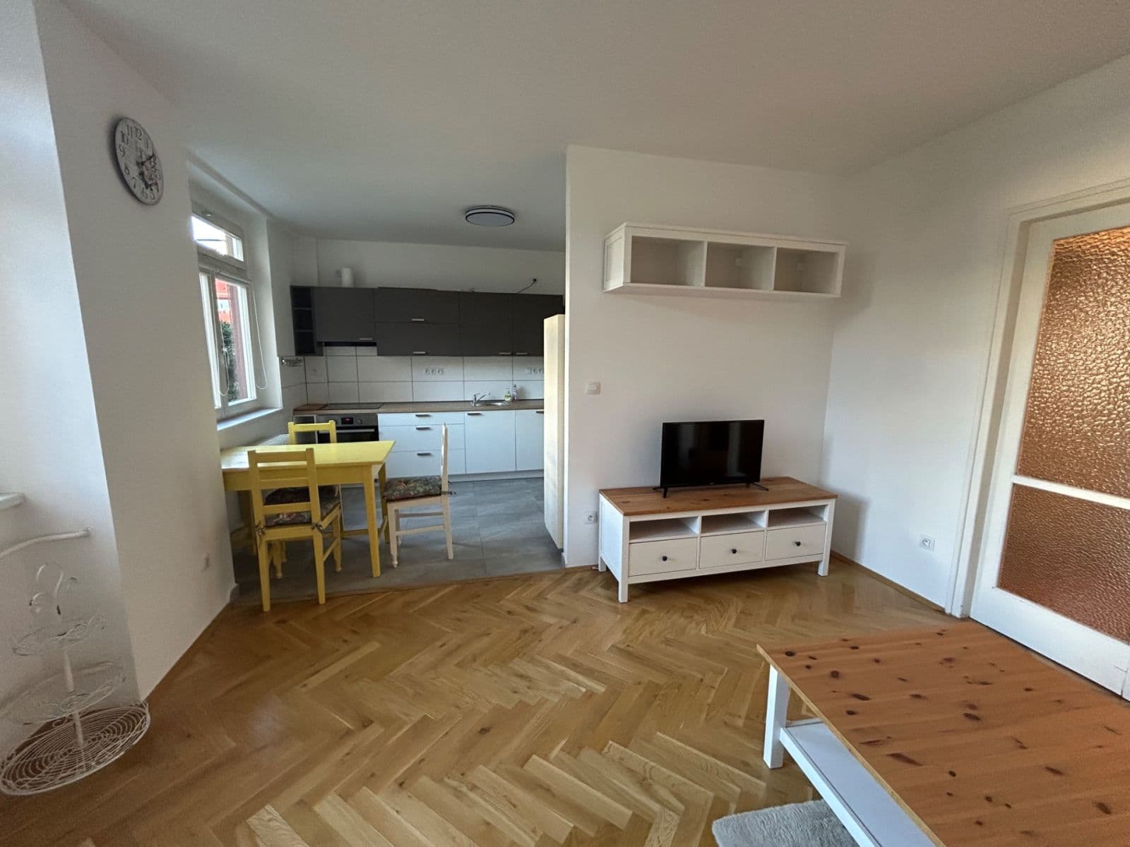 1 bedroom with open-plan kitchen flat to rent, 64 m², Stroupežnického, Prague, Prague 1 bedroom with open-plan kitchen flat to rent, 64 m², Stroupežnického, Prague, Prague