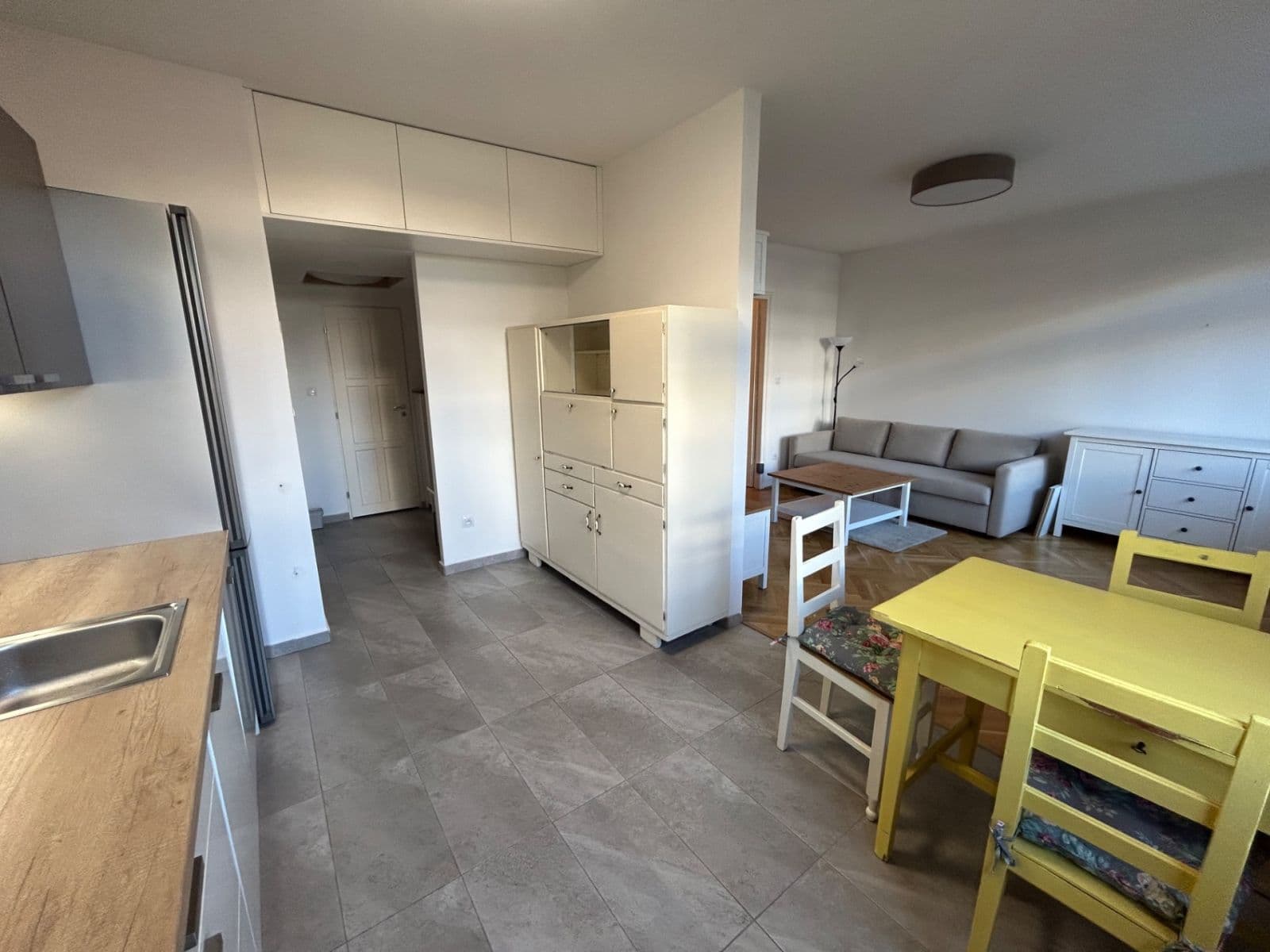 1 bedroom with open-plan kitchen flat to rent, 64 m², Stroupežnického, Prague, Prague 1 bedroom with open-plan kitchen flat to rent, 64 m², Stroupežnického, Prague, Prague