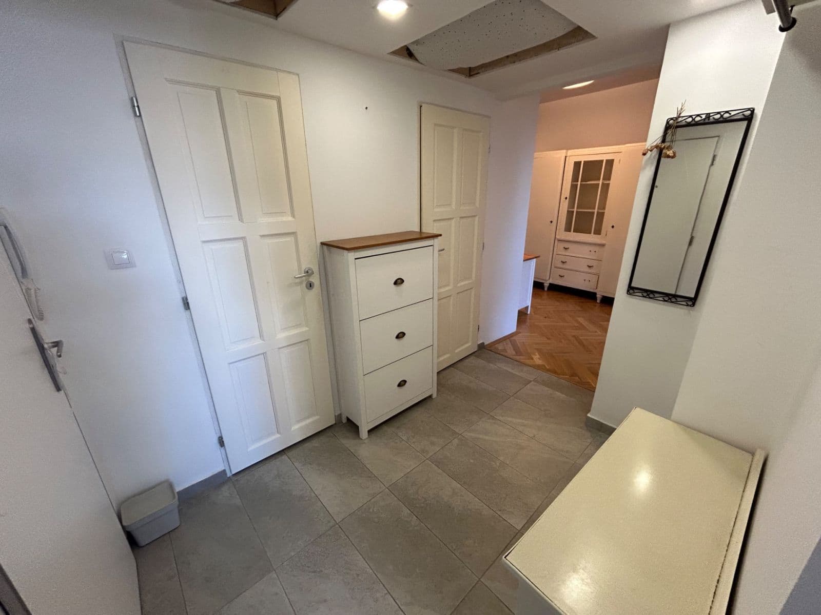 1 bedroom with open-plan kitchen flat to rent, 64 m², Stroupežnického, Prague, Prague 1 bedroom with open-plan kitchen flat to rent, 64 m², Stroupežnického, Prague, Prague