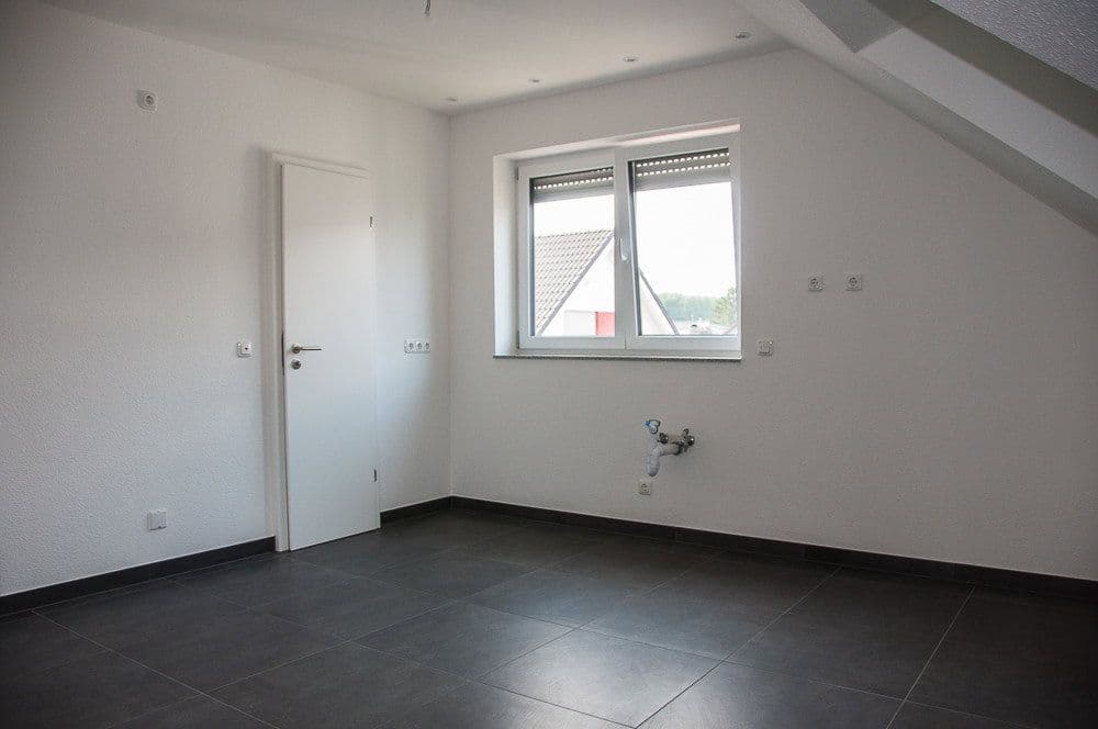 5 bedroom flat to rent, 170 m², Niederkassel, North Rhine-Westphalia 5 bedroom flat to rent, 170 m², Niederkassel, North Rhine-Westphalia