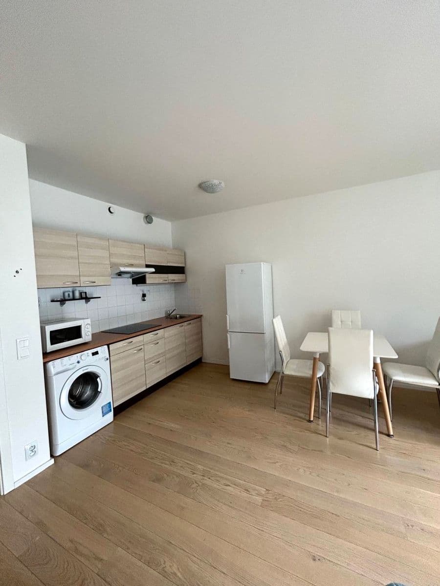 Studio flat to rent, 39 m², Altajská, Prague, Prague Studio flat to rent, 39 m², Altajská, Prague, Prague