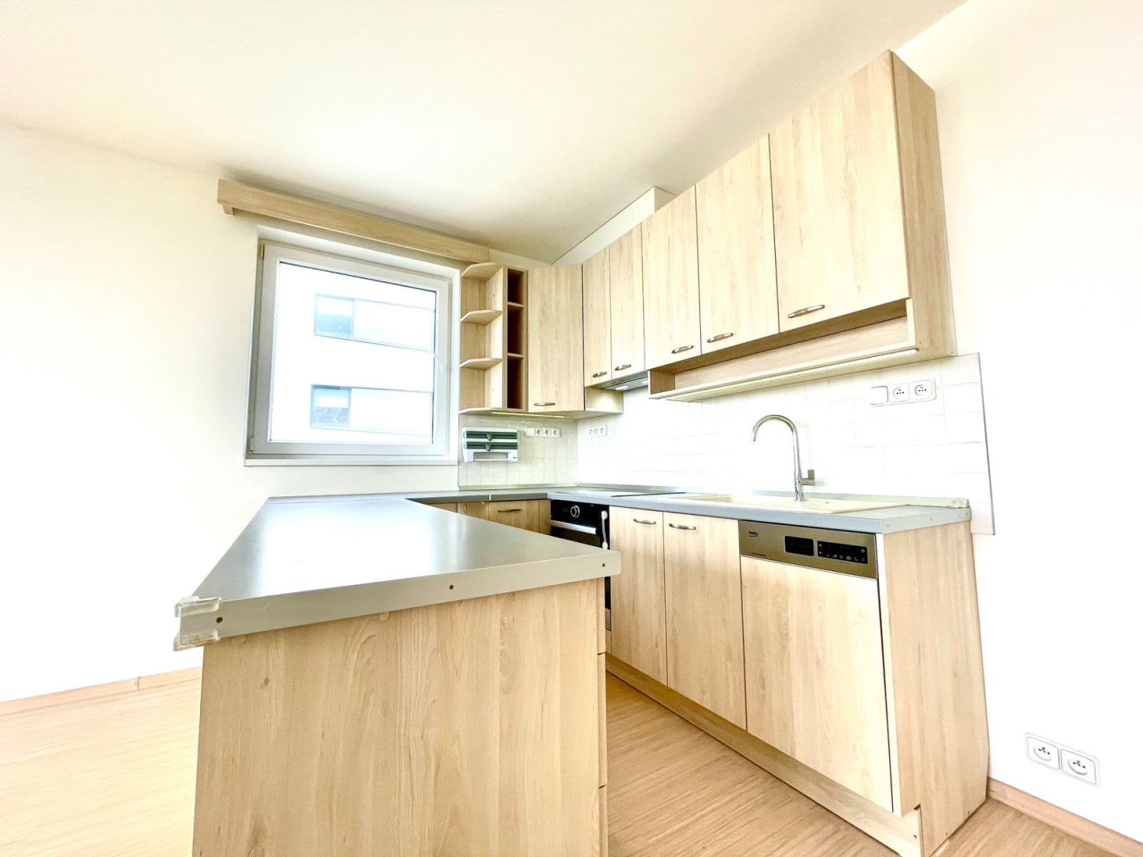 2 bedroom with open-plan kitchen flat to rent, 88 m², Cukrova, Prague, Prague 2 bedroom with open-plan kitchen flat to rent, 88 m², Cukrova, Prague, Prague