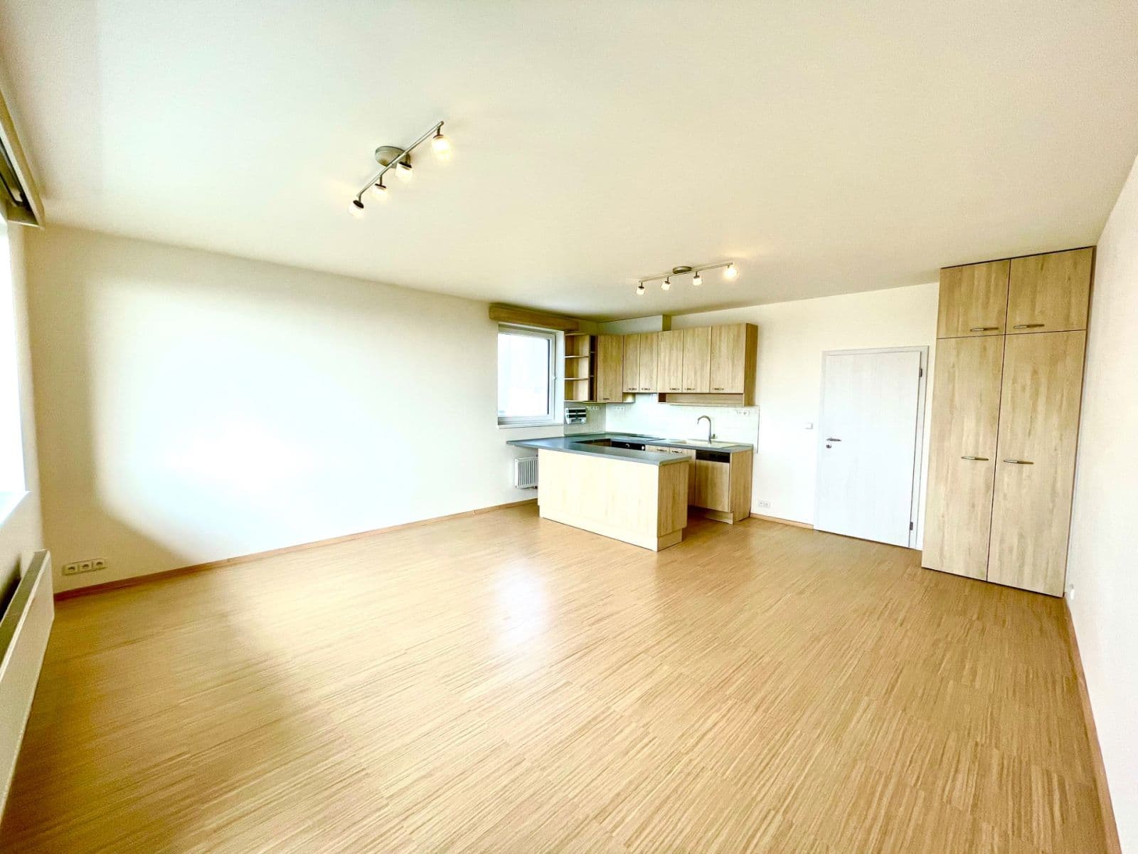 2 bedroom with open-plan kitchen flat to rent, 88 m², Cukrova, Prague, Prague 2 bedroom with open-plan kitchen flat to rent, 88 m², Cukrova, Prague, Prague
