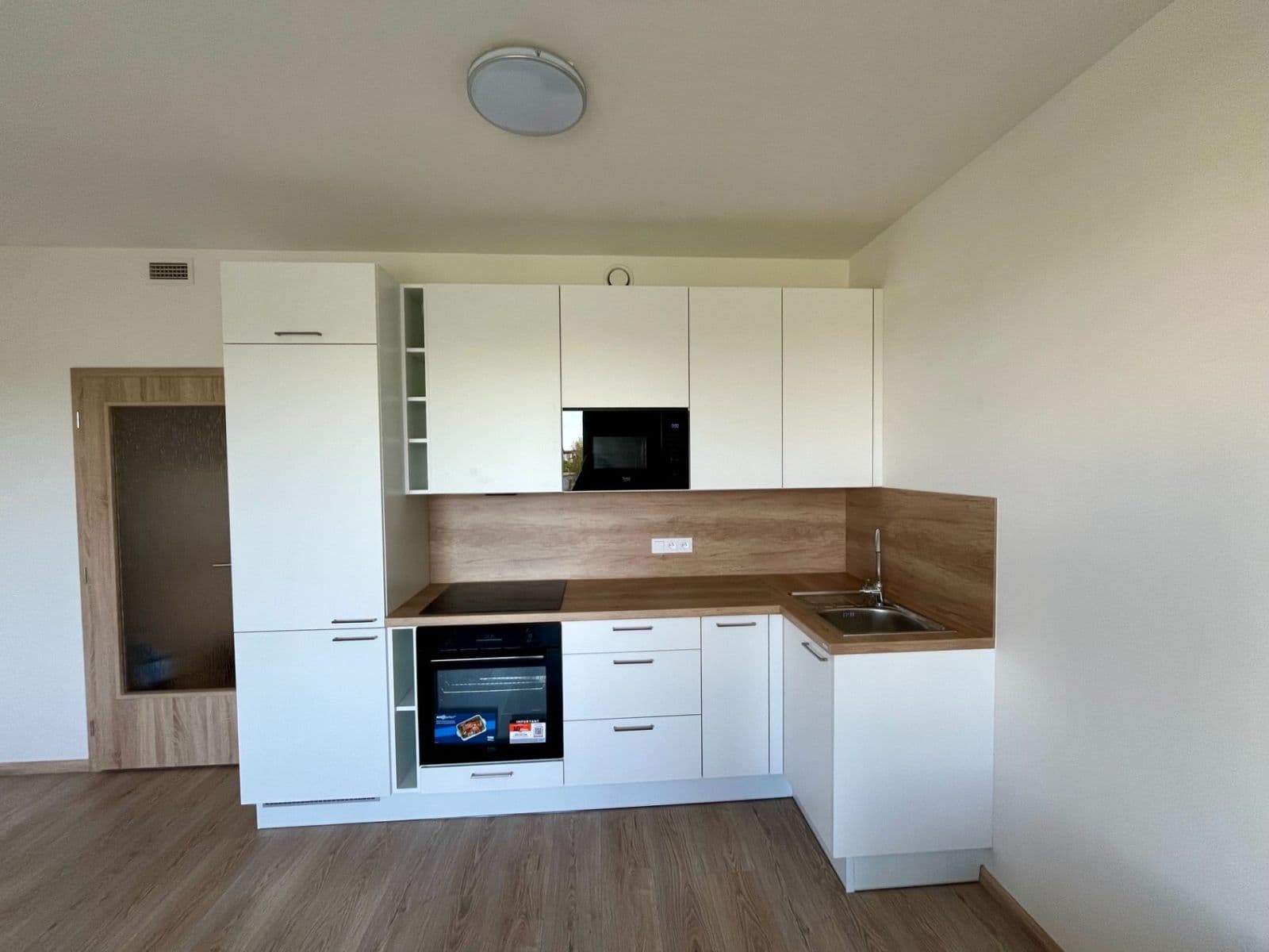 Studio flat to rent, 33 m², Strančická, Prague, Prague Studio flat to rent, 33 m², Strančická, Prague, Prague