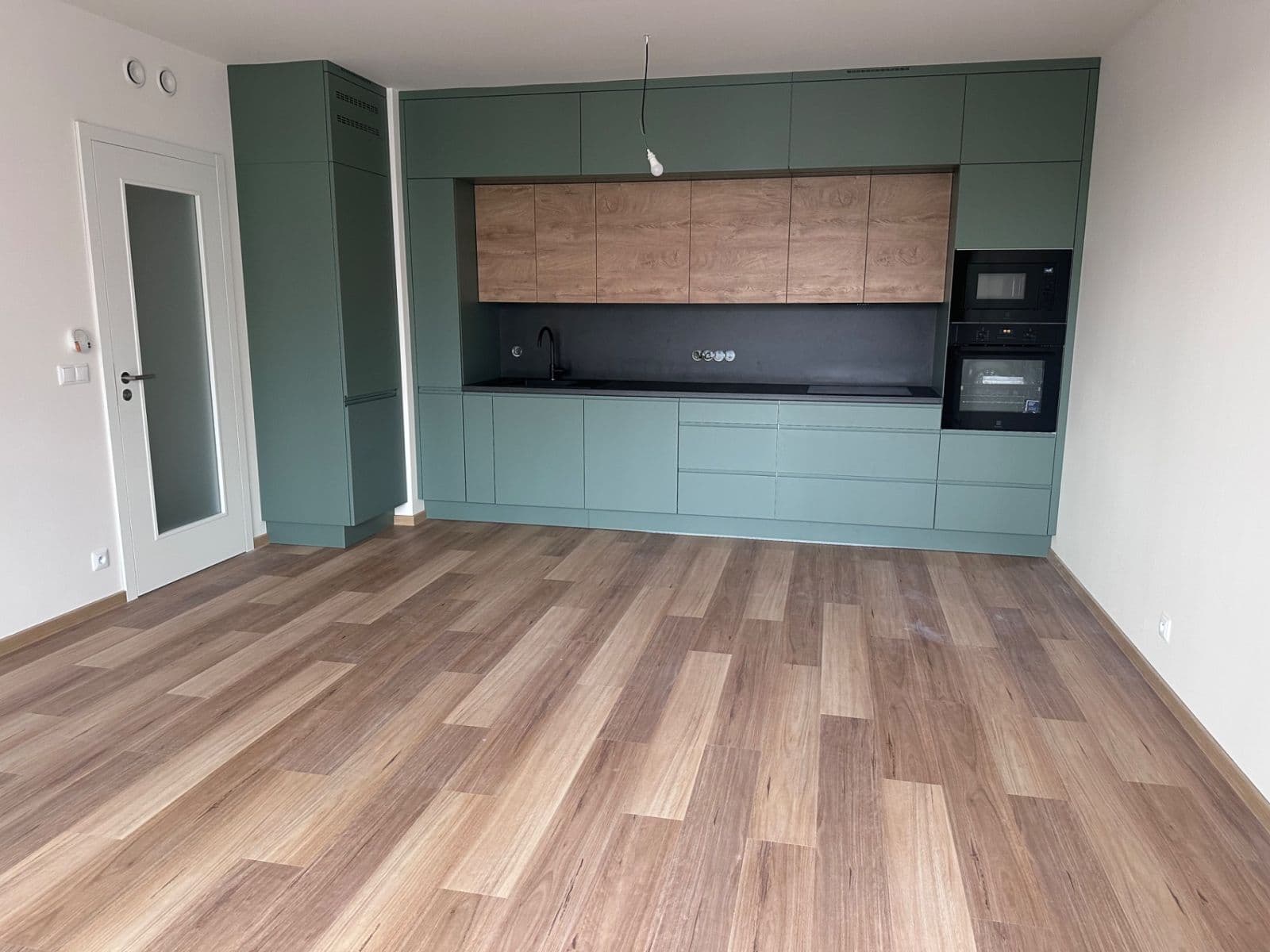 2 bedroom with open-plan kitchen flat to rent, 77 m², Kolmanova, Prague, Prague 2 bedroom with open-plan kitchen flat to rent, 77 m², Kolmanova, Prague, Prague