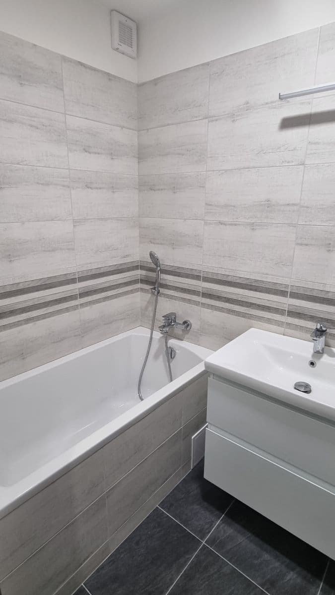 2 bedroom with open-plan kitchen flat to rent, 77 m², Vendolí, Pardubický Region 2 bedroom with open-plan kitchen flat to rent, 77 m², Vendolí, Pardubický Region