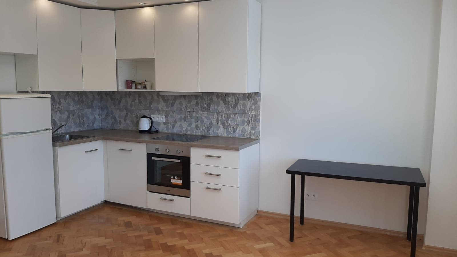 2 bedroom with open-plan kitchen flat to rent, 85 m², U Stojanu, Prague, Prague 2 bedroom with open-plan kitchen flat to rent, 85 m², U Stojanu, Prague, Prague