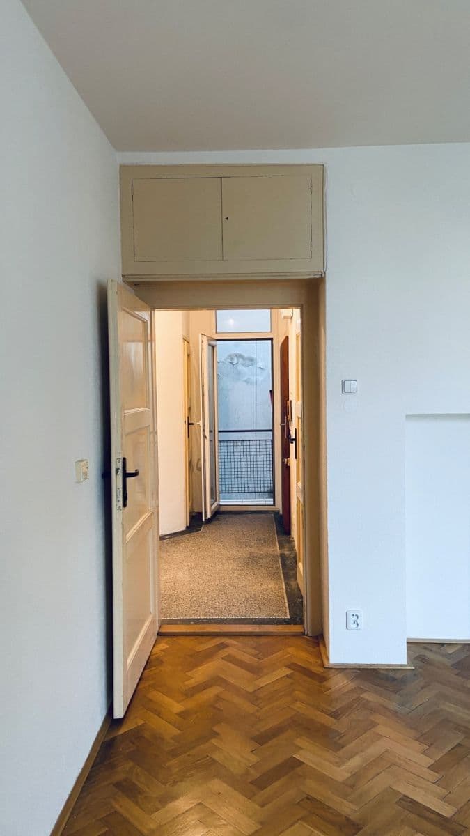 1 bedroom with open-plan kitchen flat to rent, 50 m², Komunardů, Prague, Prague 1 bedroom with open-plan kitchen flat to rent, 50 m², Komunardů, Prague, Prague